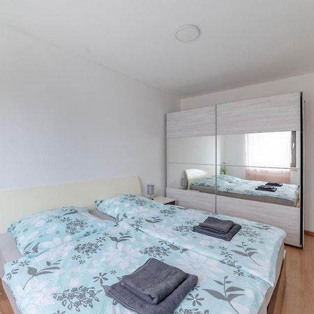 Schoene, Moeblierte Wohnung Mit Balkon Und Tiefgarage Дюссельдорф Экстерьер фото
