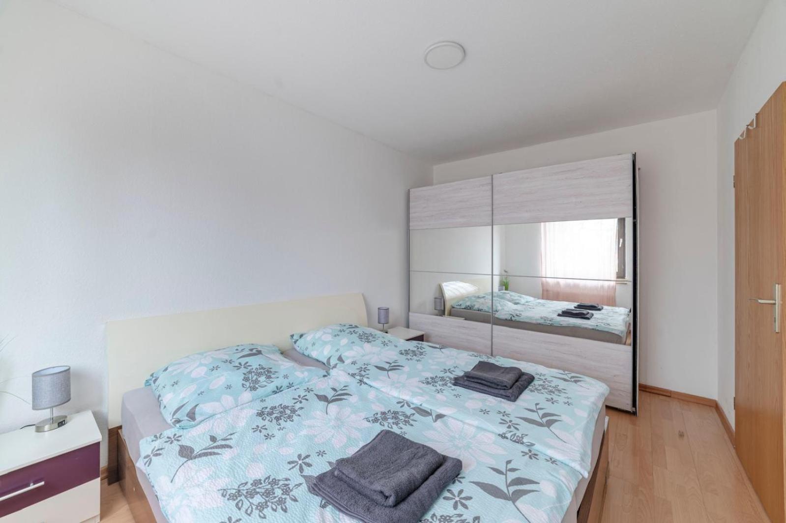 Schoene, Moeblierte Wohnung Mit Balkon Und Tiefgarage Дюссельдорф Экстерьер фото
