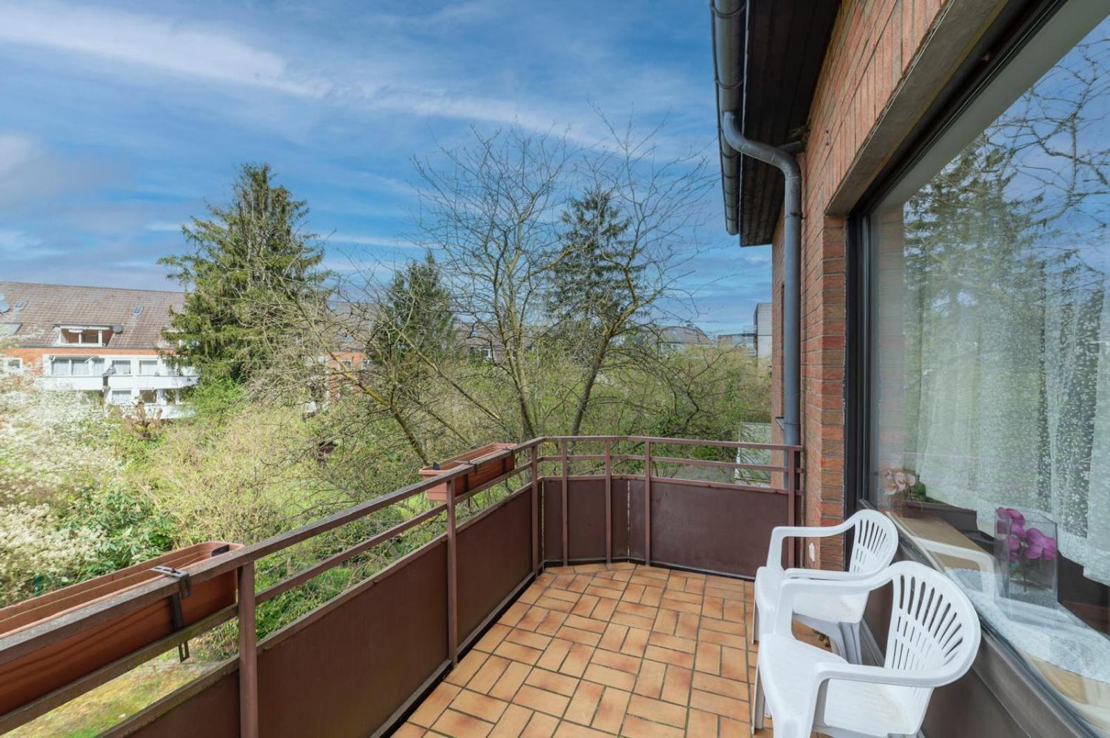 Schoene, Moeblierte Wohnung Mit Balkon Und Tiefgarage Дюссельдорф Экстерьер фото