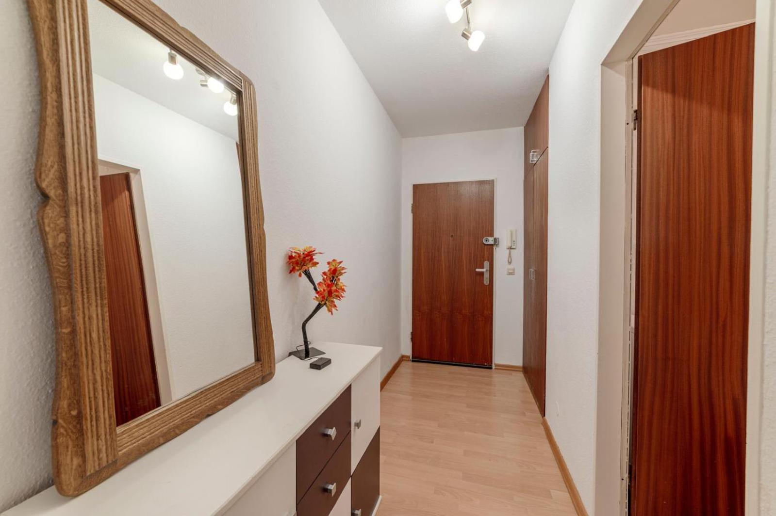 Schoene, Moeblierte Wohnung Mit Balkon Und Tiefgarage Дюссельдорф Экстерьер фото