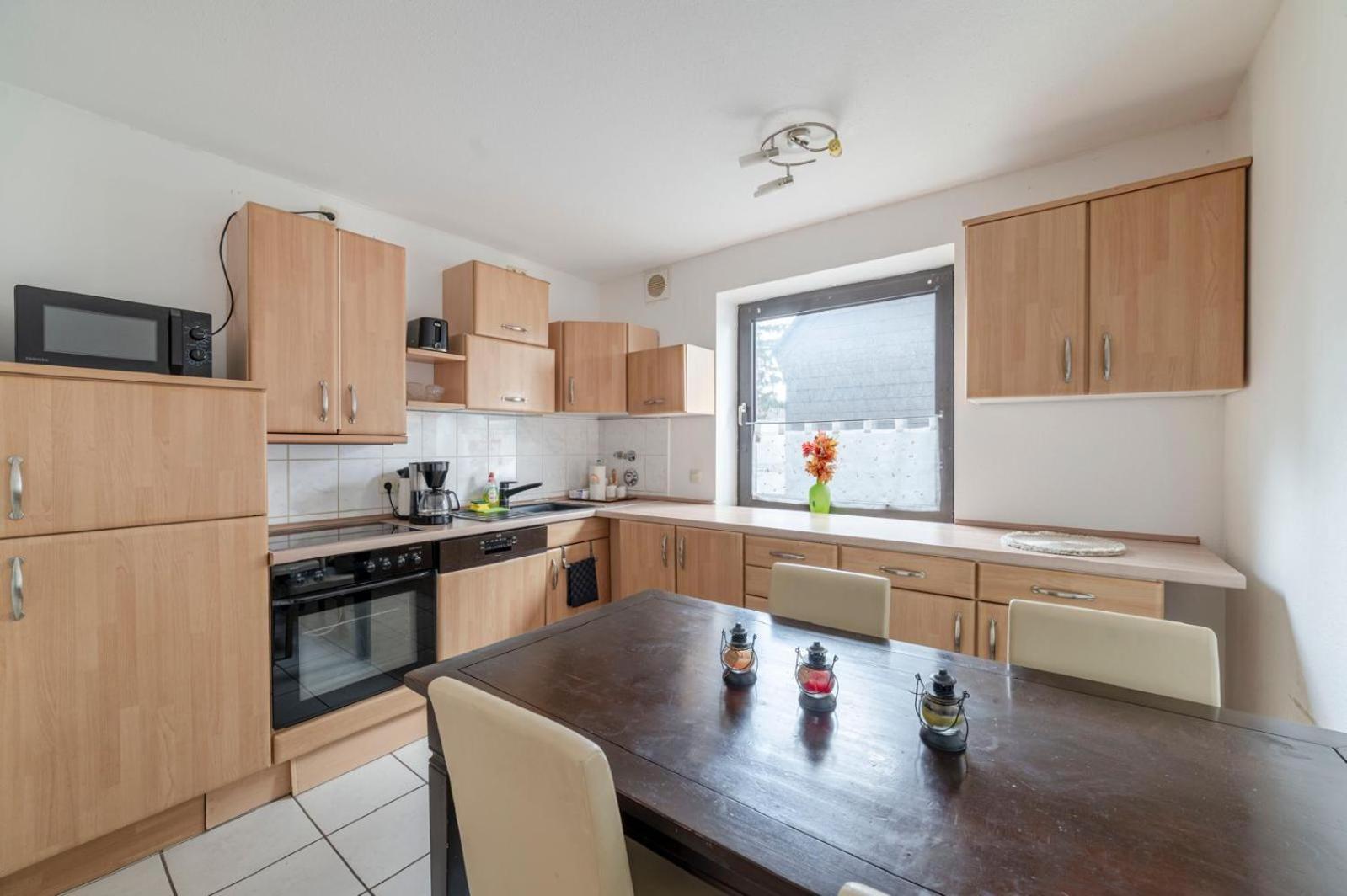 Schoene, Moeblierte Wohnung Mit Balkon Und Tiefgarage Дюссельдорф Экстерьер фото